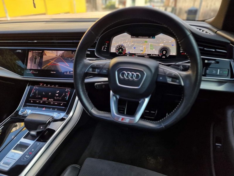 AUDI Q8