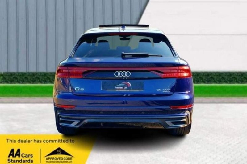 AUDI Q8
