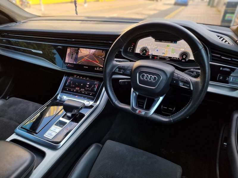 AUDI Q8