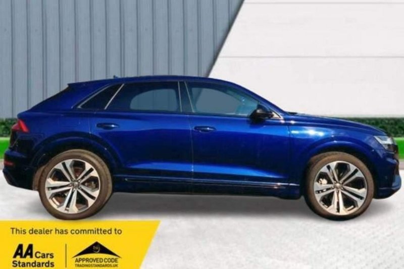 AUDI Q8