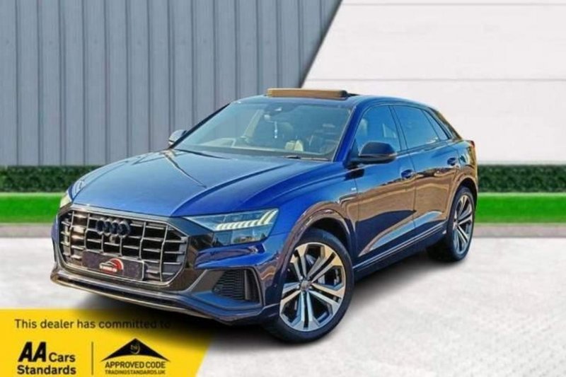 AUDI Q8