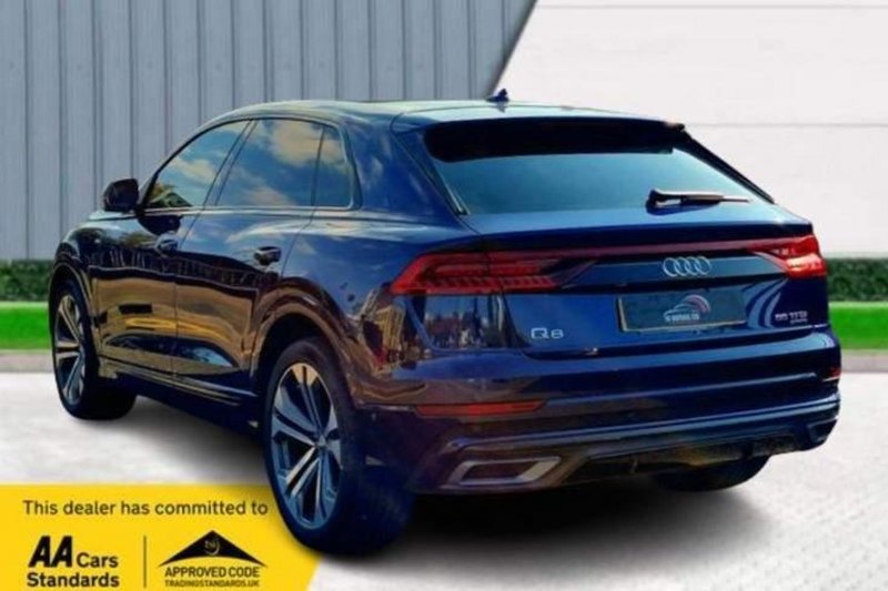 AUDI Q8