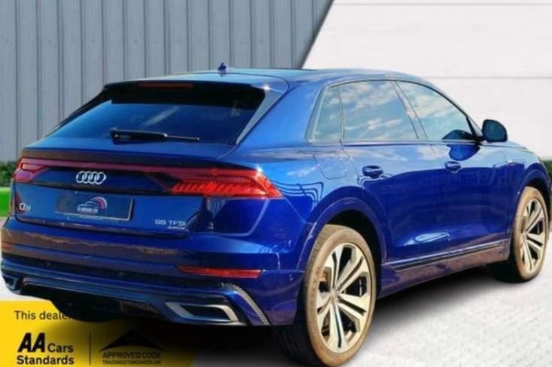 AUDI Q8
