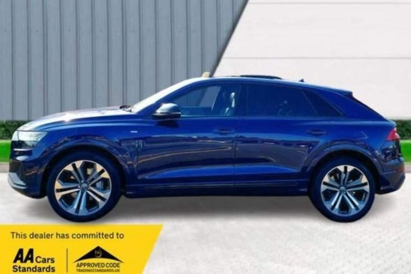 AUDI Q8