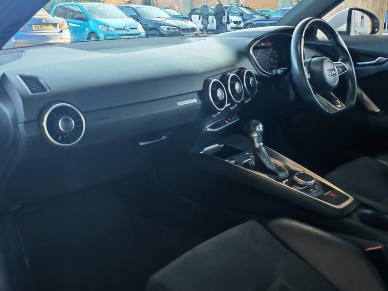 AUDI TT