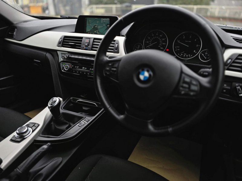BMW 3 SERIES