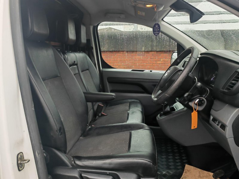 VAUXHALL VIVARO