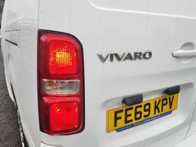 VAUXHALL VIVARO