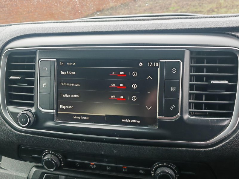 VAUXHALL VIVARO