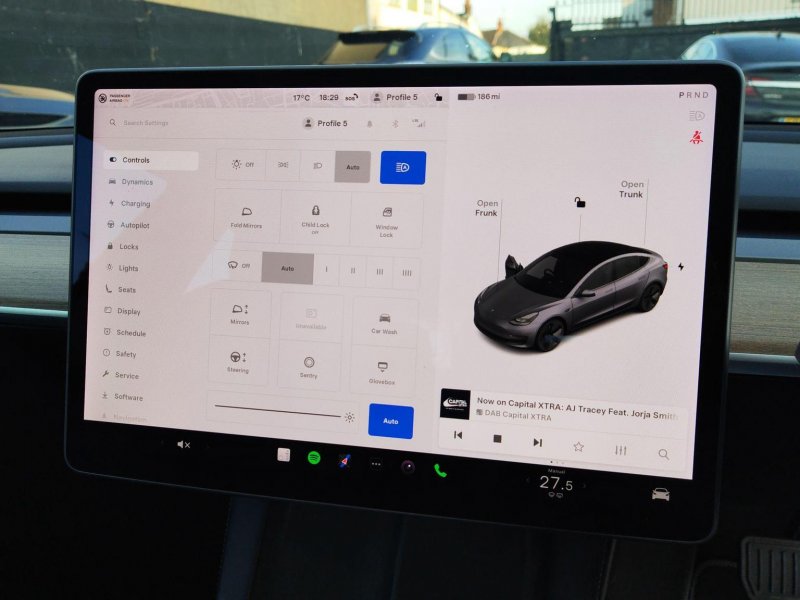 TESLA MODEL 3