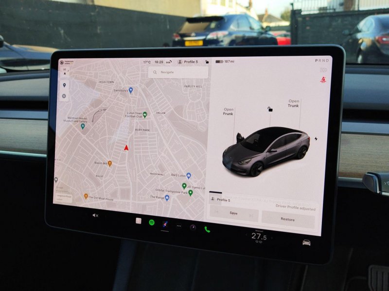 TESLA MODEL 3