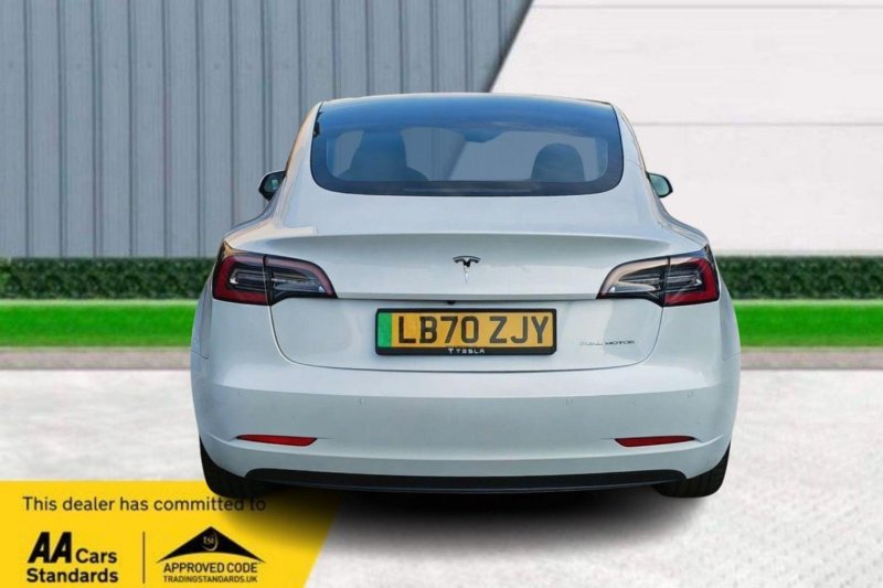 TESLA MODEL 3