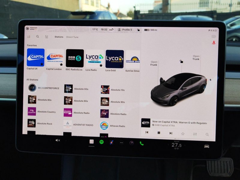 TESLA MODEL 3