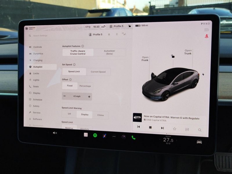 TESLA MODEL 3