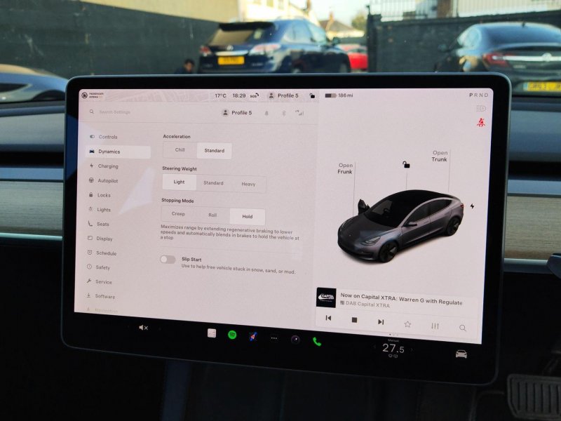 TESLA MODEL 3