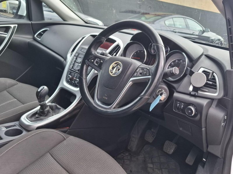 VAUXHALL ASTRA