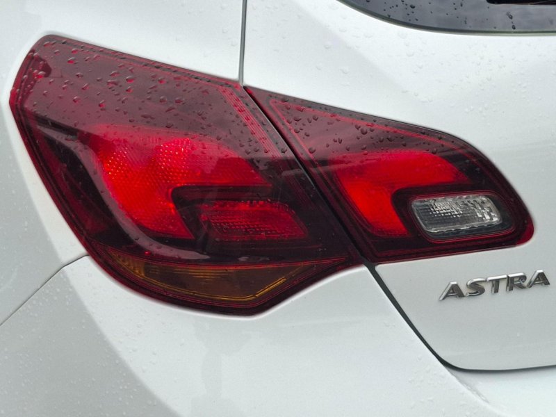 VAUXHALL ASTRA
